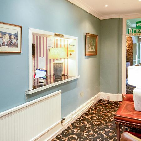 Oyo Lamphey Hall Hotel Pembroke Buitenkant foto