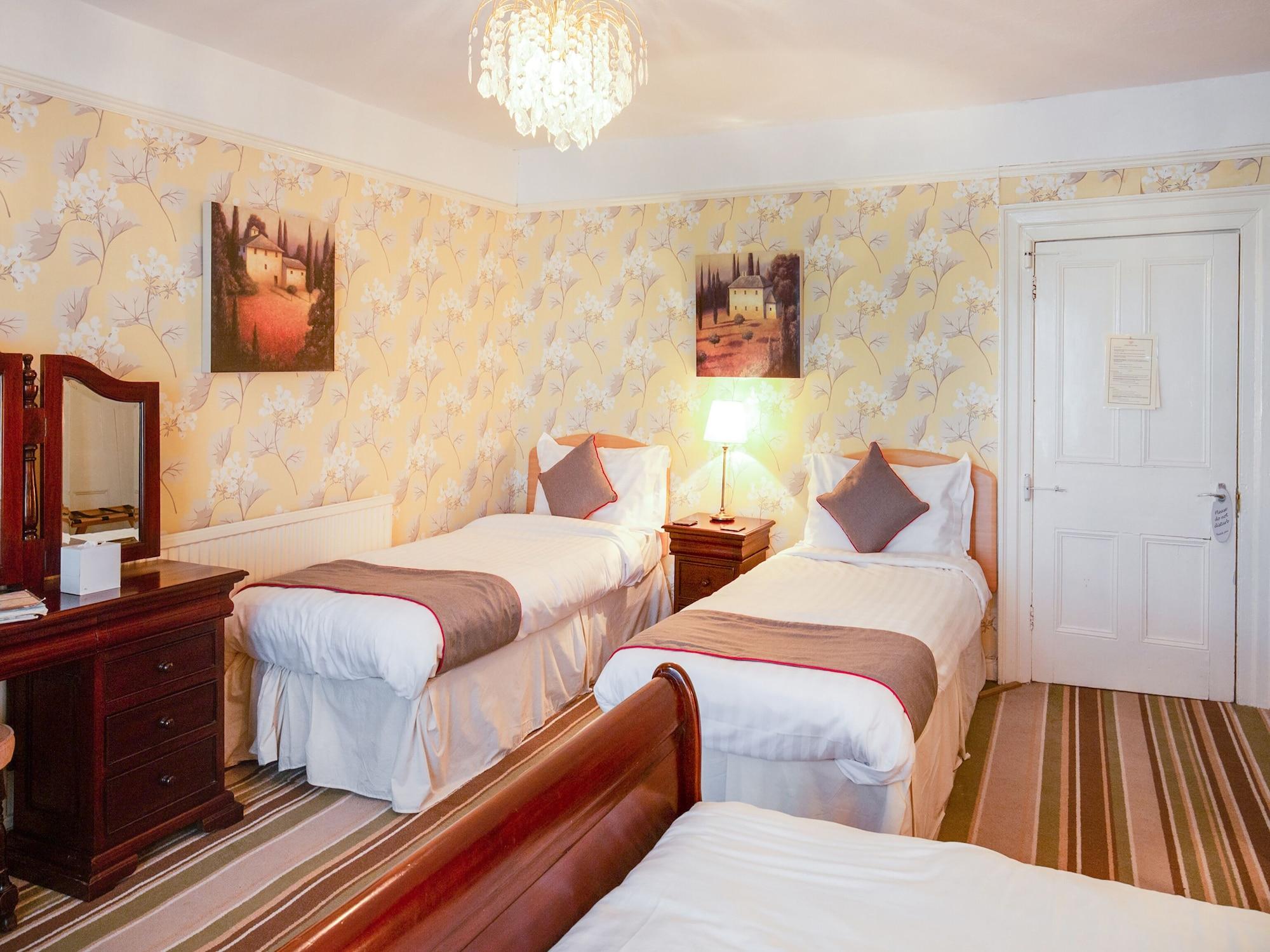Oyo Lamphey Hall Hotel Pembroke Buitenkant foto