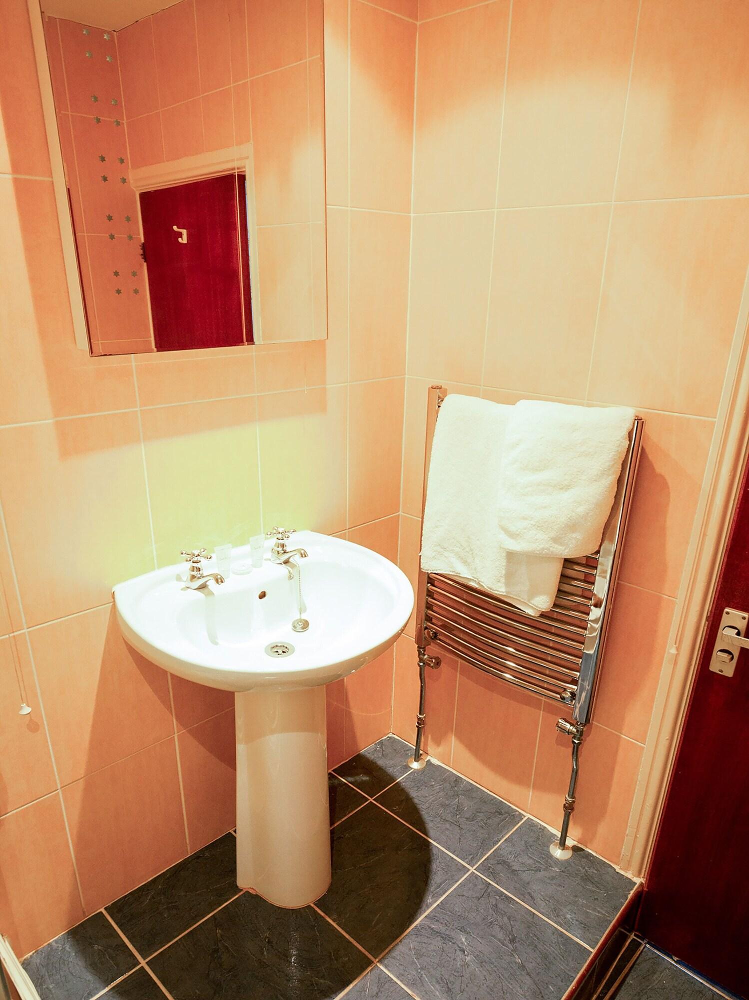 Oyo Lamphey Hall Hotel Pembroke Buitenkant foto