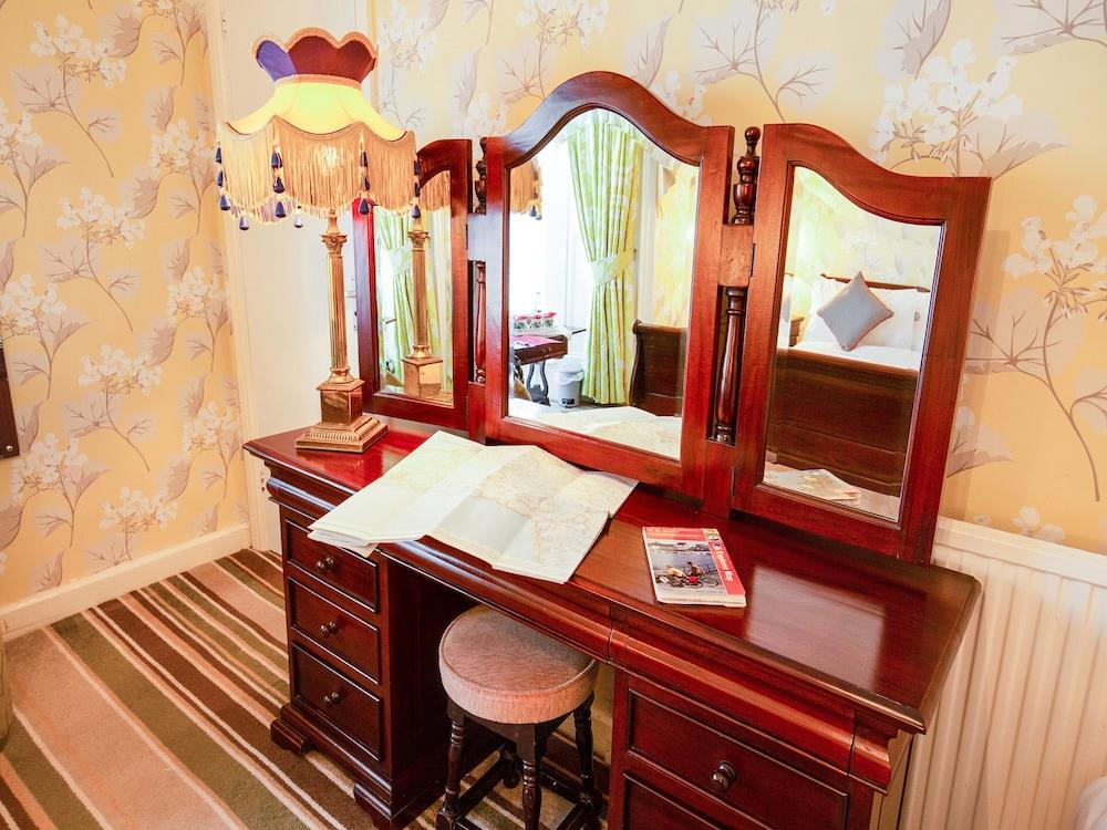 Oyo Lamphey Hall Hotel Pembroke Buitenkant foto