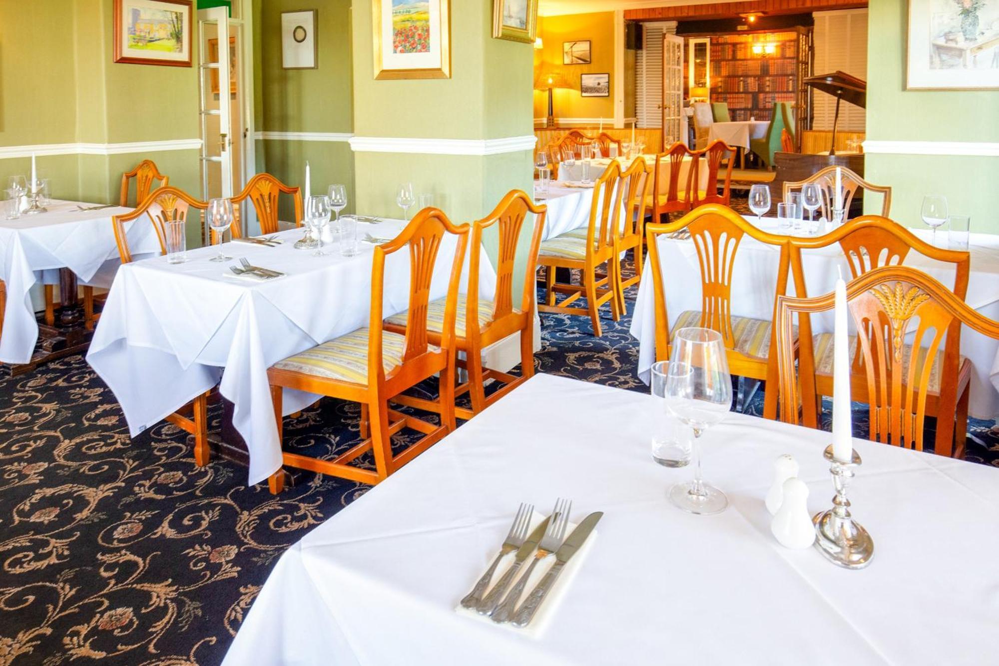 Oyo Lamphey Hall Hotel Pembroke Buitenkant foto