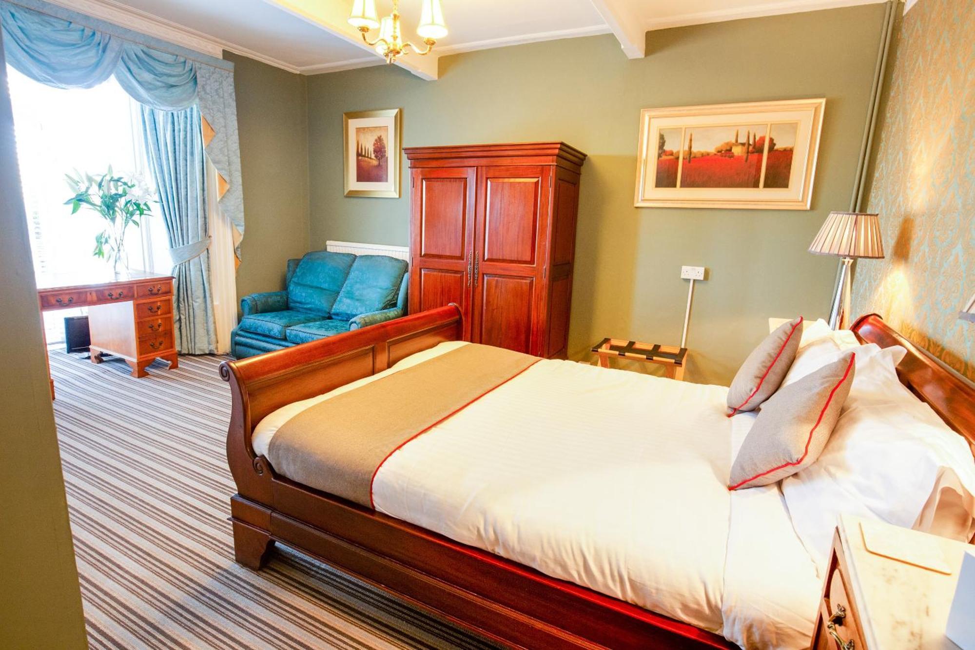 Oyo Lamphey Hall Hotel Pembroke Buitenkant foto