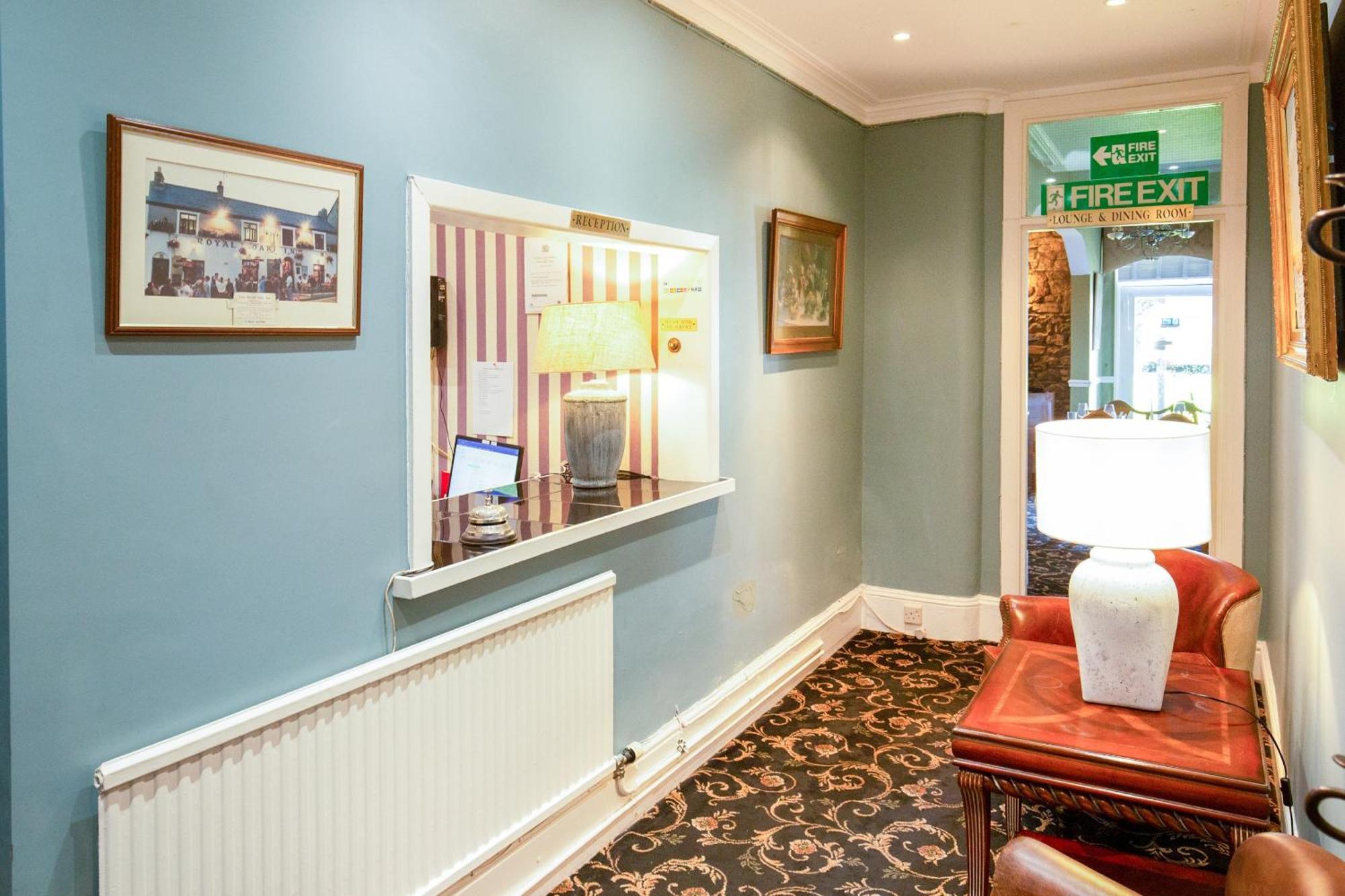 Oyo Lamphey Hall Hotel Pembroke Buitenkant foto