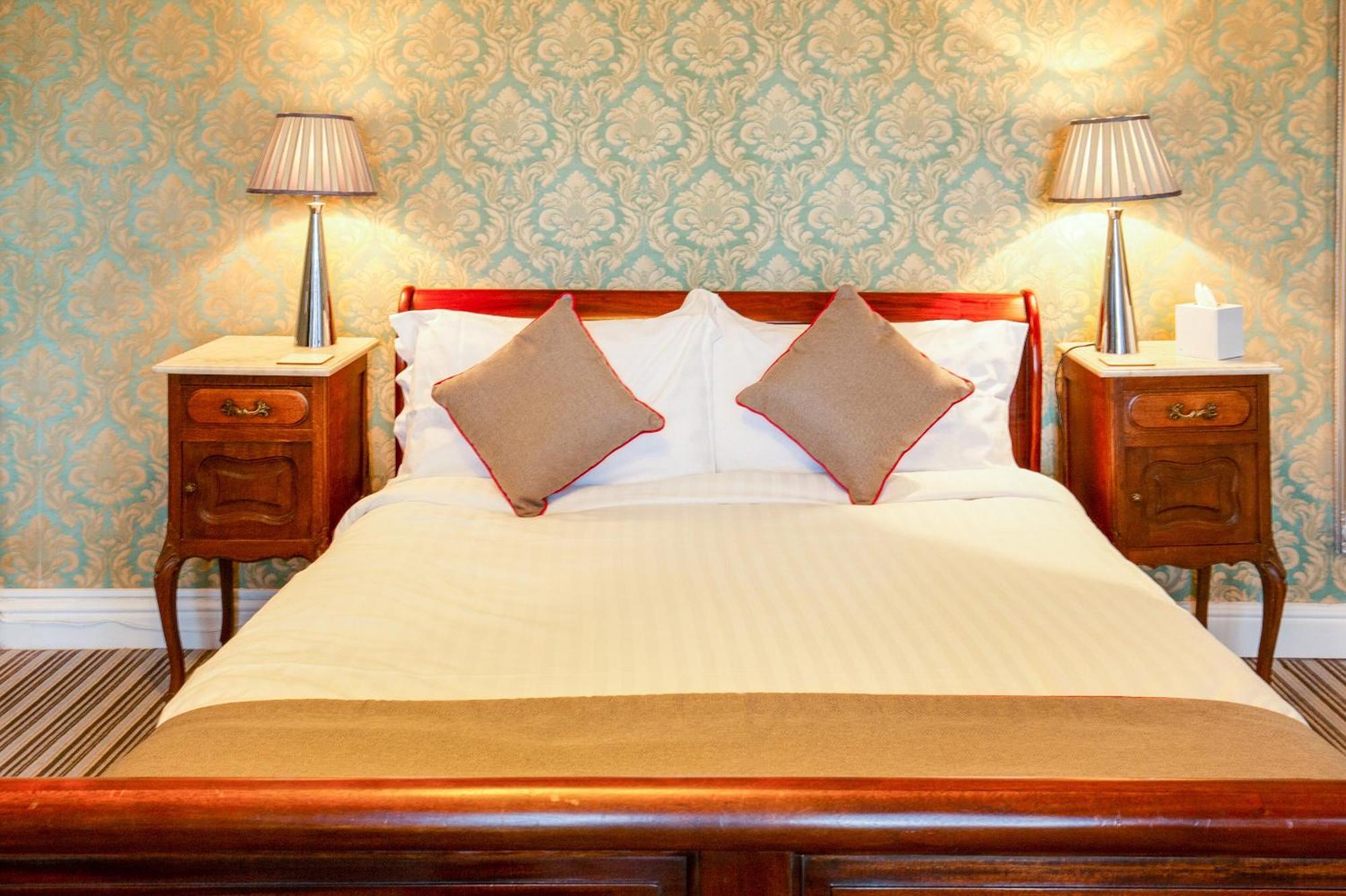 Oyo Lamphey Hall Hotel Pembroke Buitenkant foto